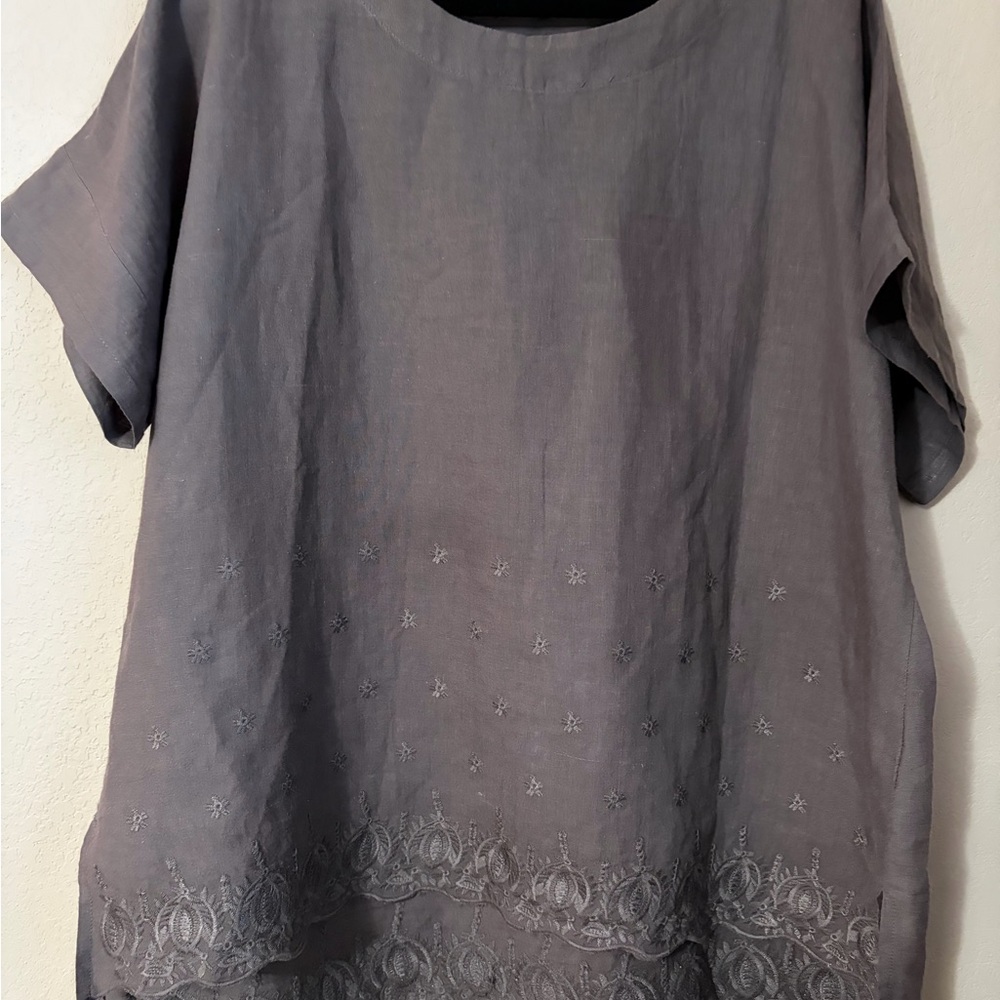 Chic chocolate Women's Blouse 2 XL Linen‎ with eyelet and embroidered hem.